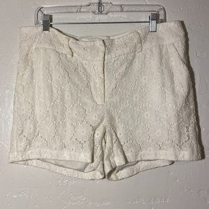 Signature Studio lace shorts w/pockets, size 10.